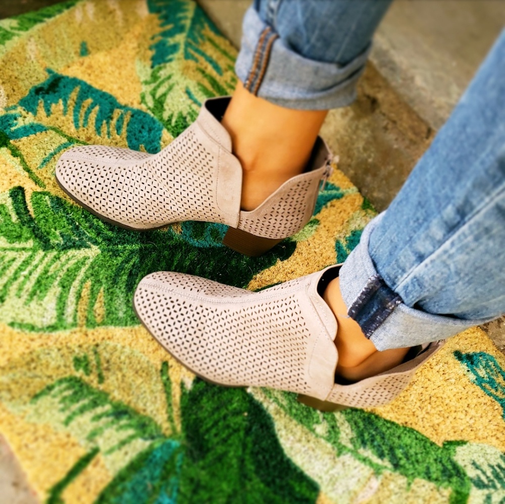 🆕️//The Clarice// taupe cutout ankle bootie - Picture 2 of 8